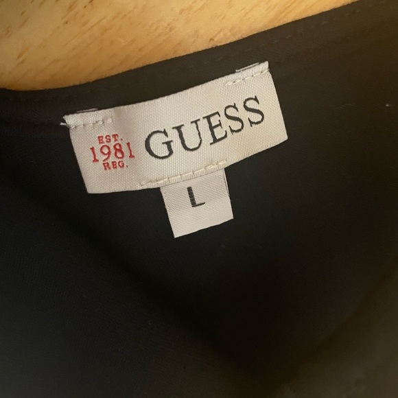 Guess black and white strips size large - Picture 4 of 9